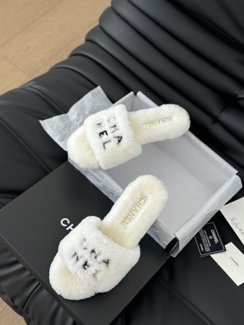 Ch**el slippers